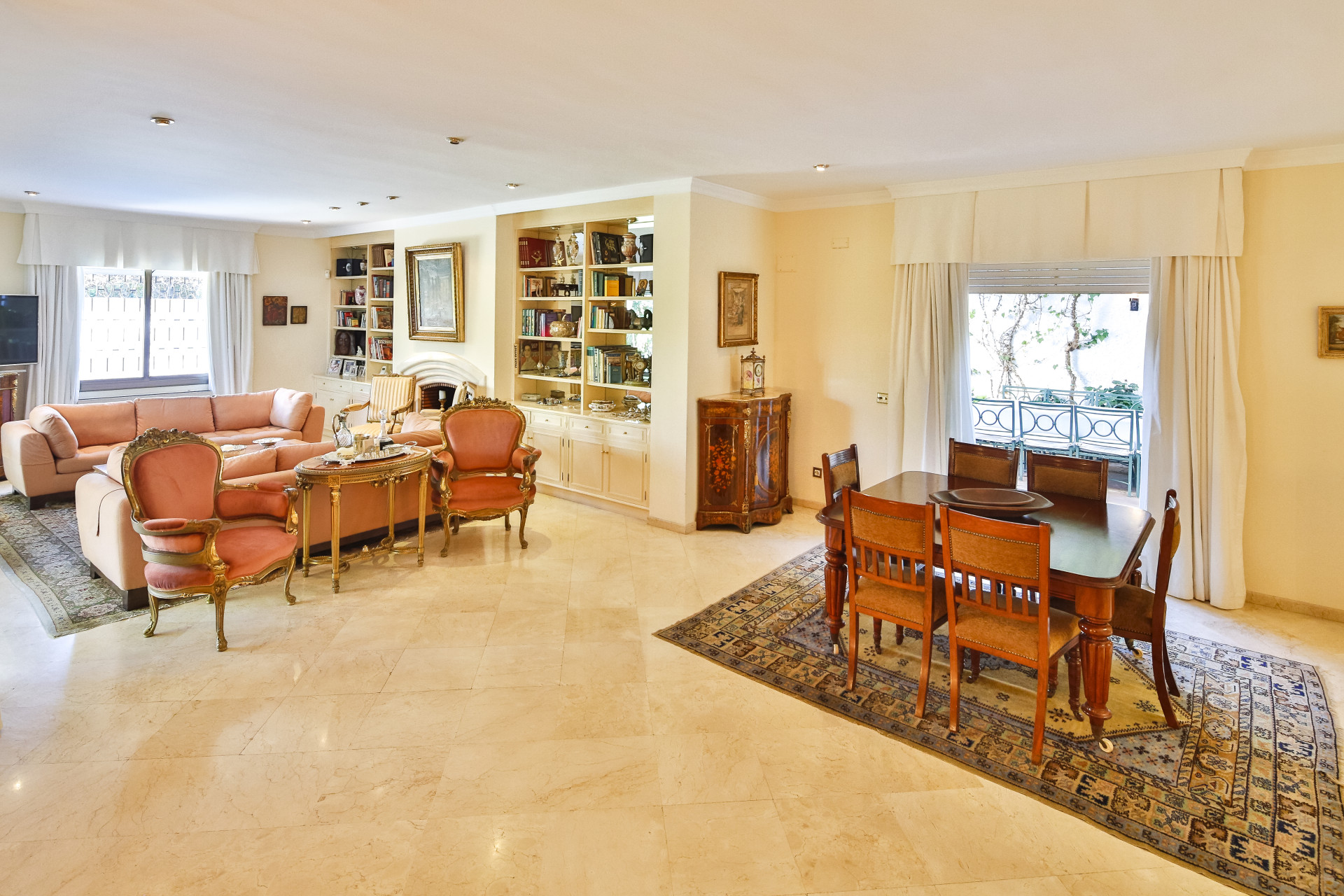 6 Bedroom Villa in Marbella - Photo 7