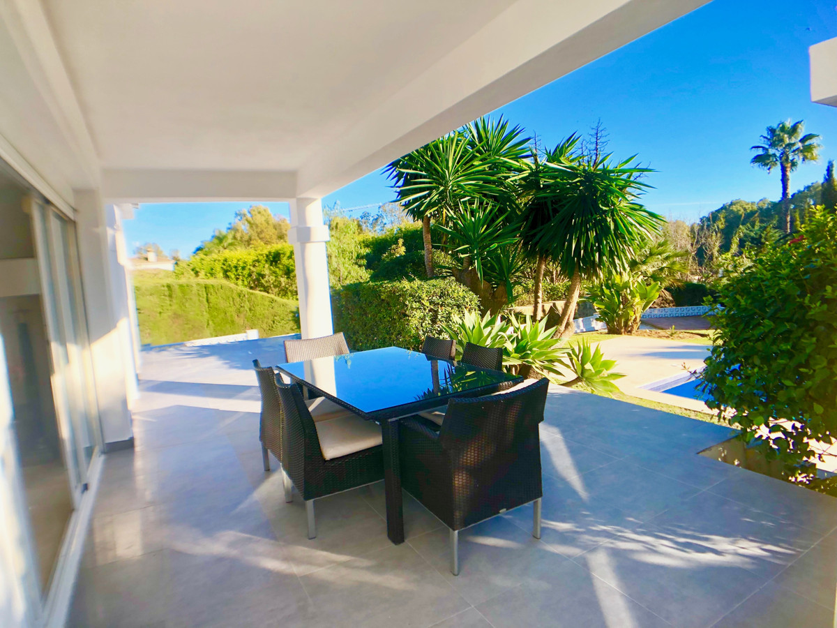 4 Bedroom Villa in Estepona - Photo 29