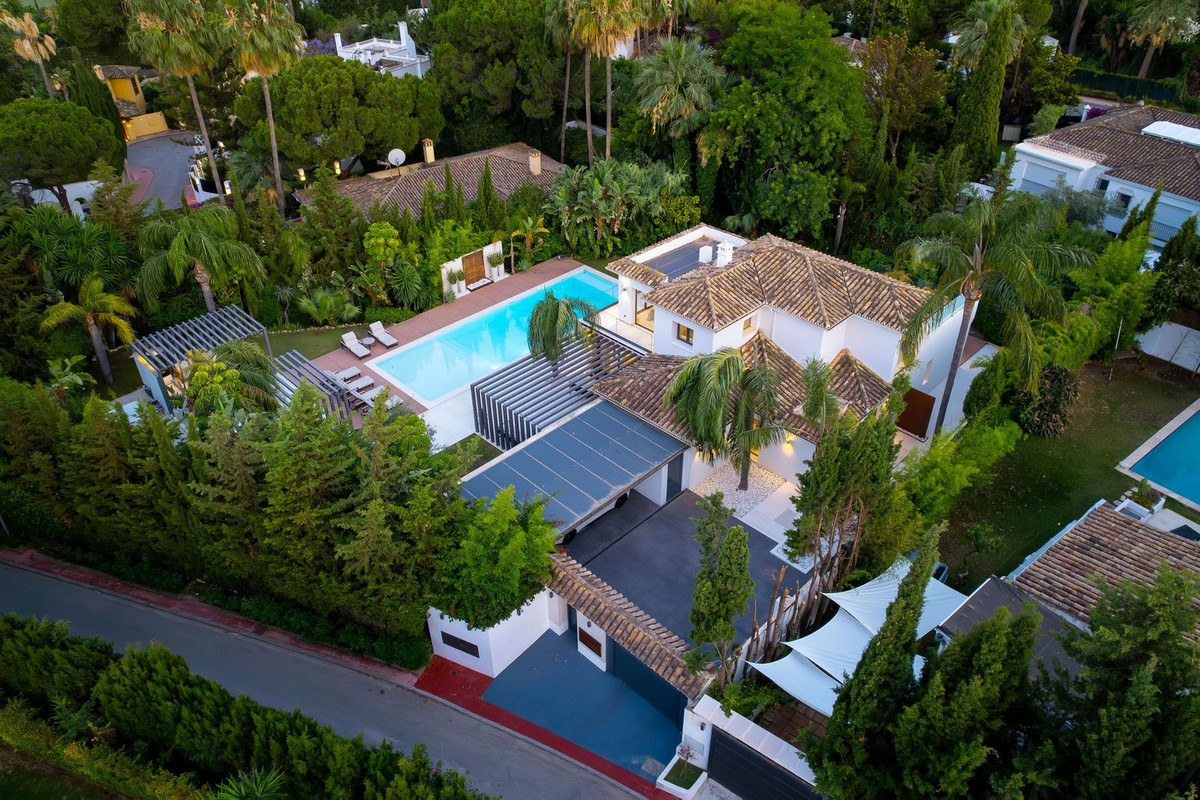 4 Bedroom Villa in Marbella - Photo 58