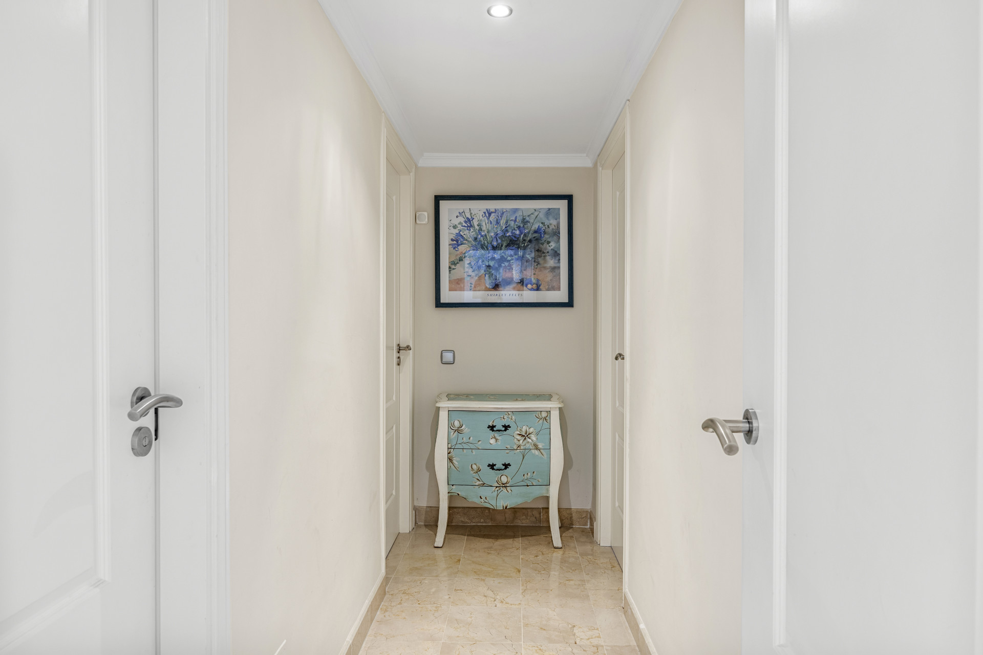 2 Bedroom Apartment in Estepona - Photo 9