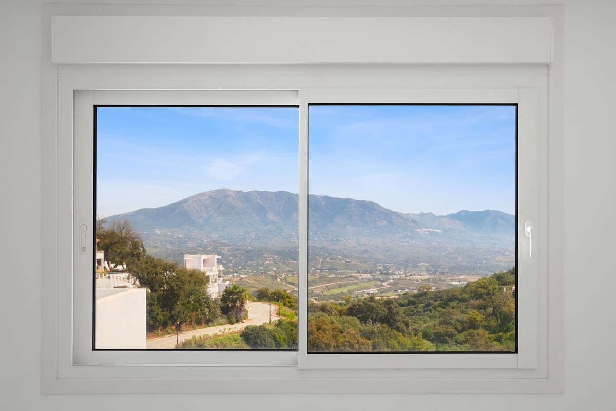 4 Bedroom Villa in Marbella - Photo 41