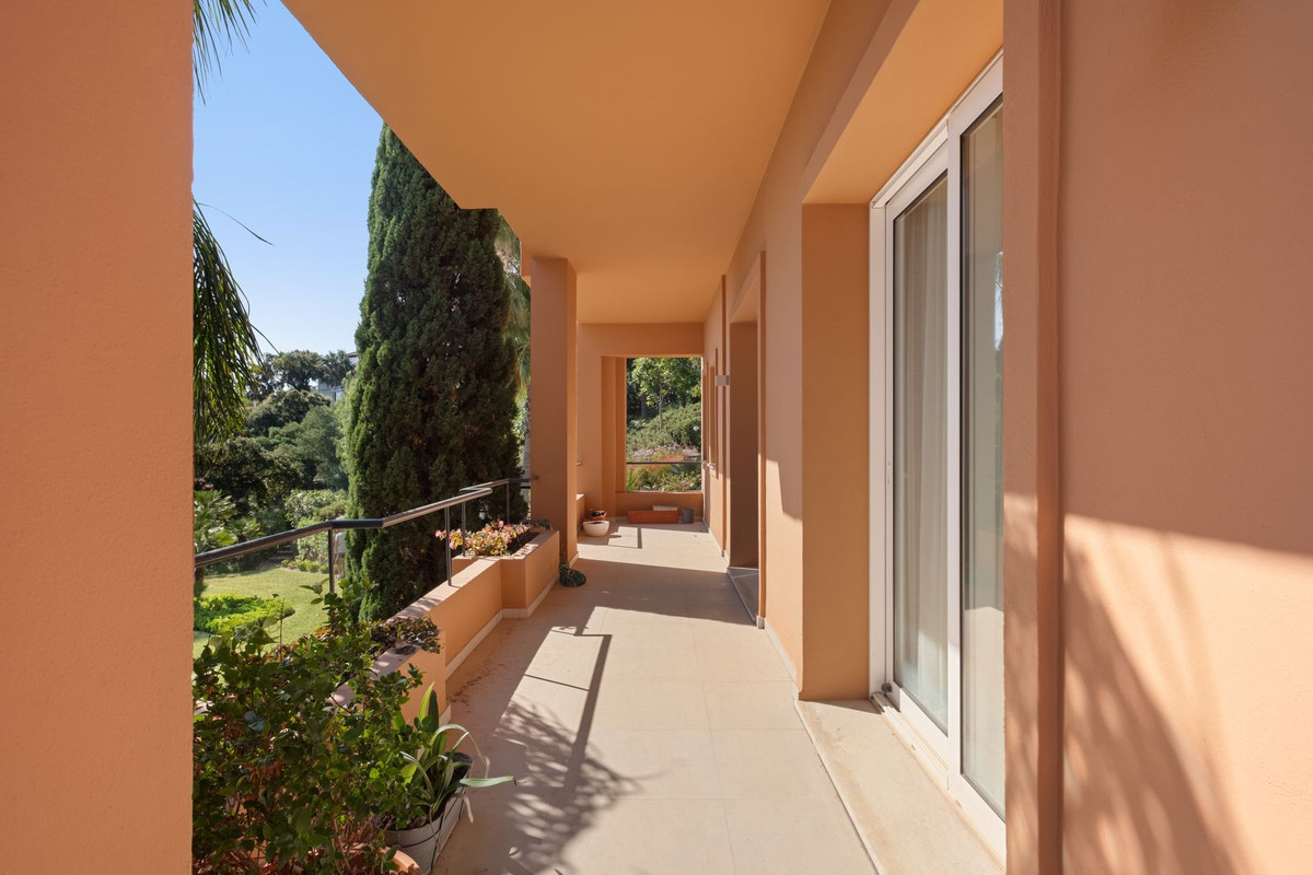 5 Bedroom Villa in Marbella - Photo 43
