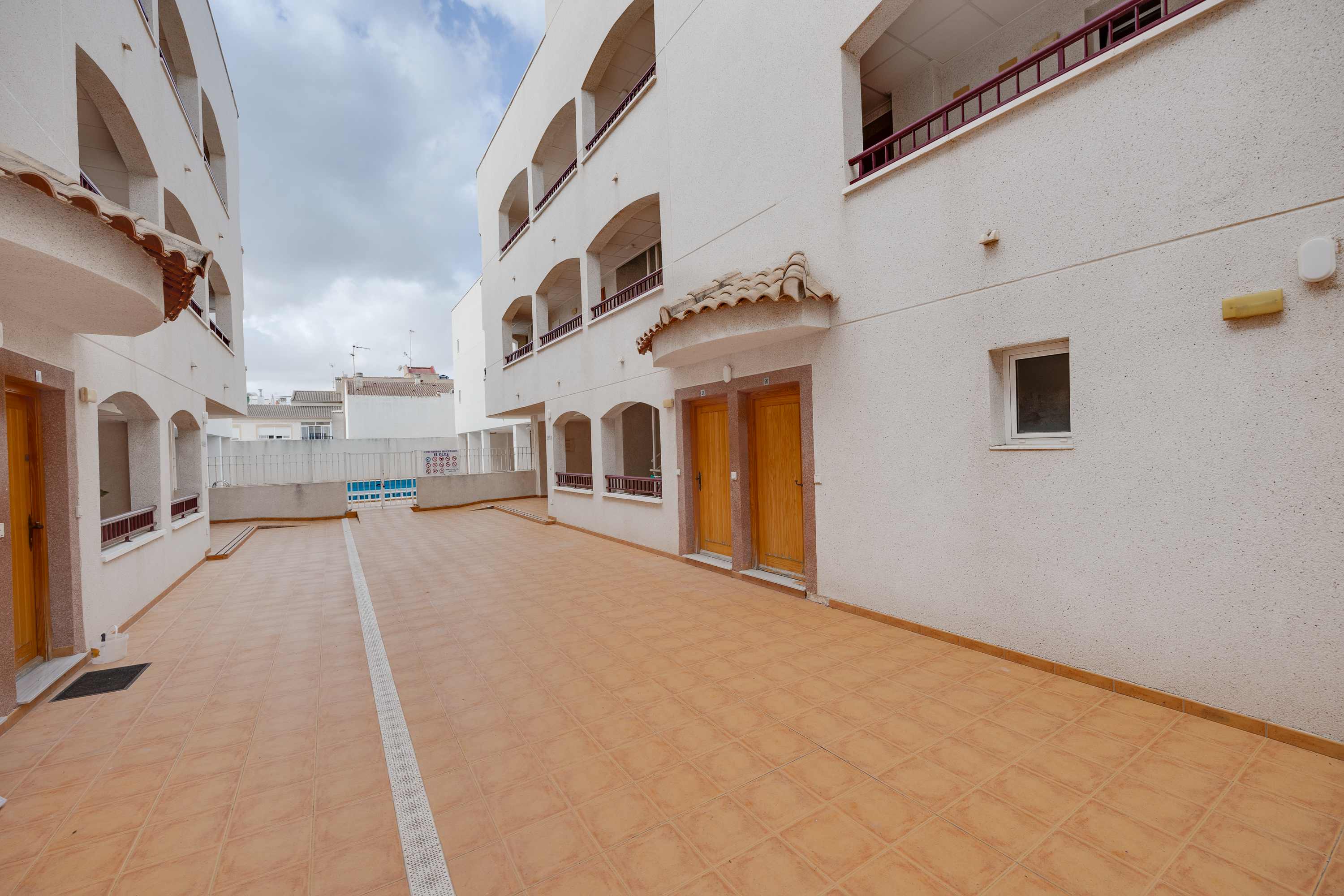 Apartamento com 2 quartos com piscina em Alicante, Espanha – Foto 3