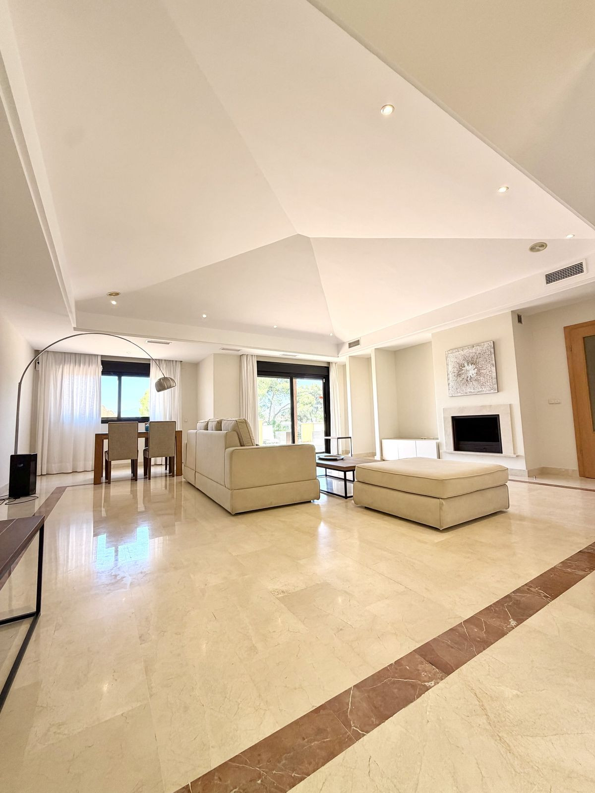 2 Bedroom Apartment in Marbella - Photo 4