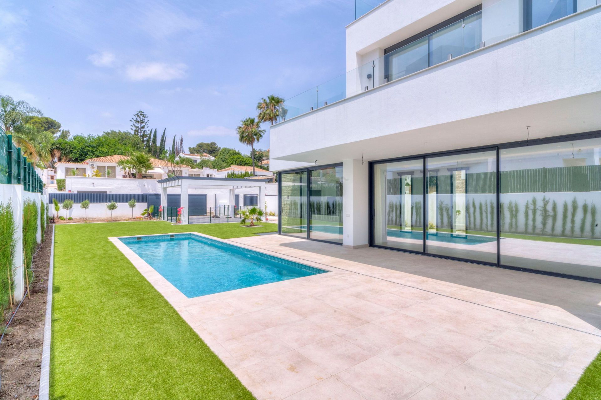 5 Bedroom Villa in Estepona - Photo 2
