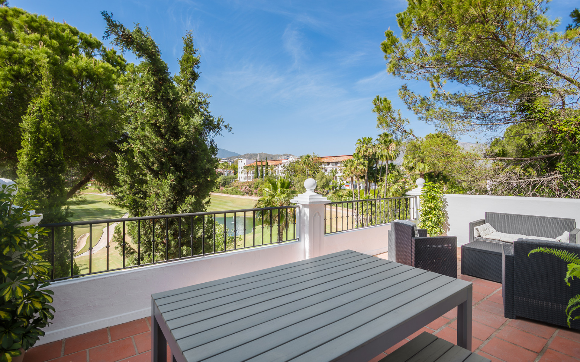 4 Bedroom Townhouse in Benahavís - Photo 21