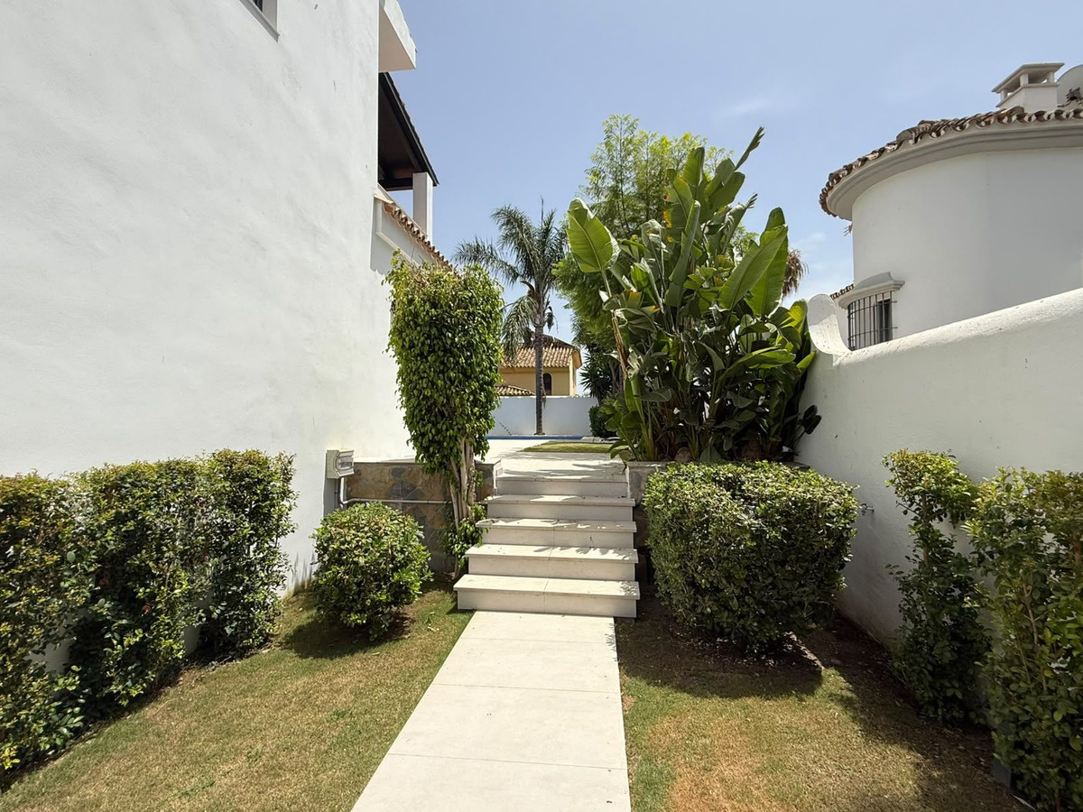 5 Bedroom Villa in Marbella - Photo 19
