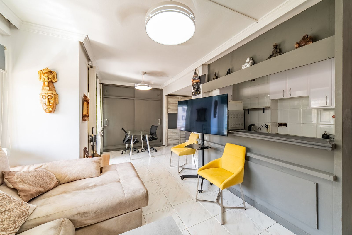 1 Bedroom Apartment in Marbella - Photo 6