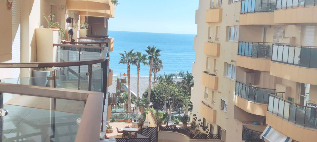 2 Bedroom Apartment in Estepona - Photo 4