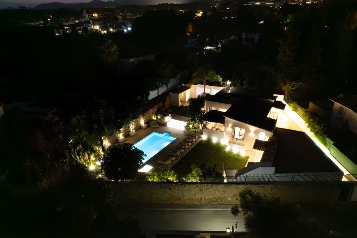 6 Bedroom Villa in Marbella - Photo 12