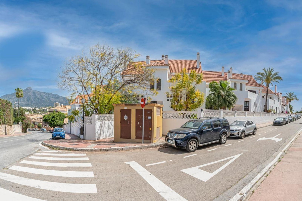 3 Bedroom Apartment in Marbella - Photo 6