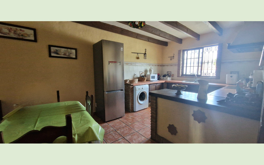 5 Bedroom Townhouse in Jimena de la Frontera - Photo 6
