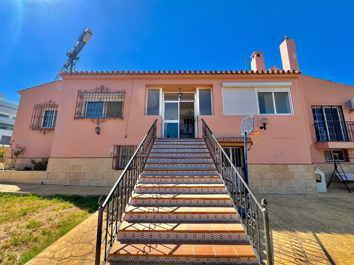 6 Bedroom Villa in Estepona - Photo 38
