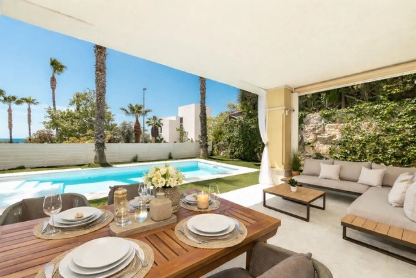 4 Bedroom Villa in Marbella - Photo 2