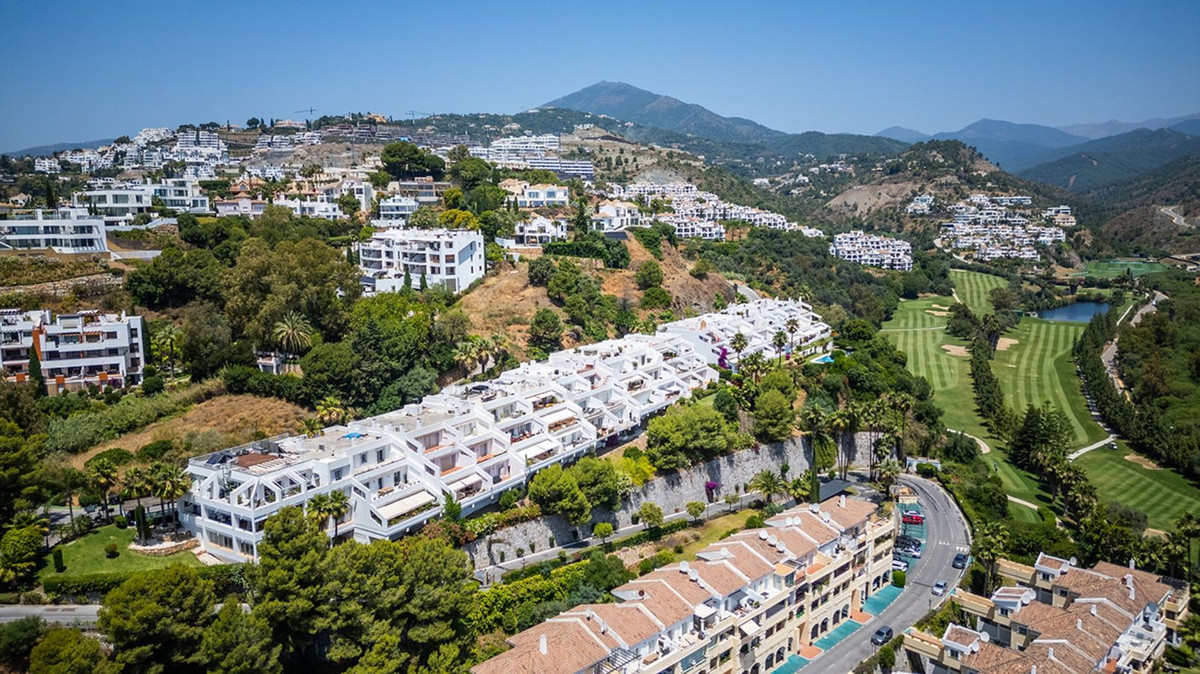 3 Bedroom Apartment in Benahavís - Photo 40