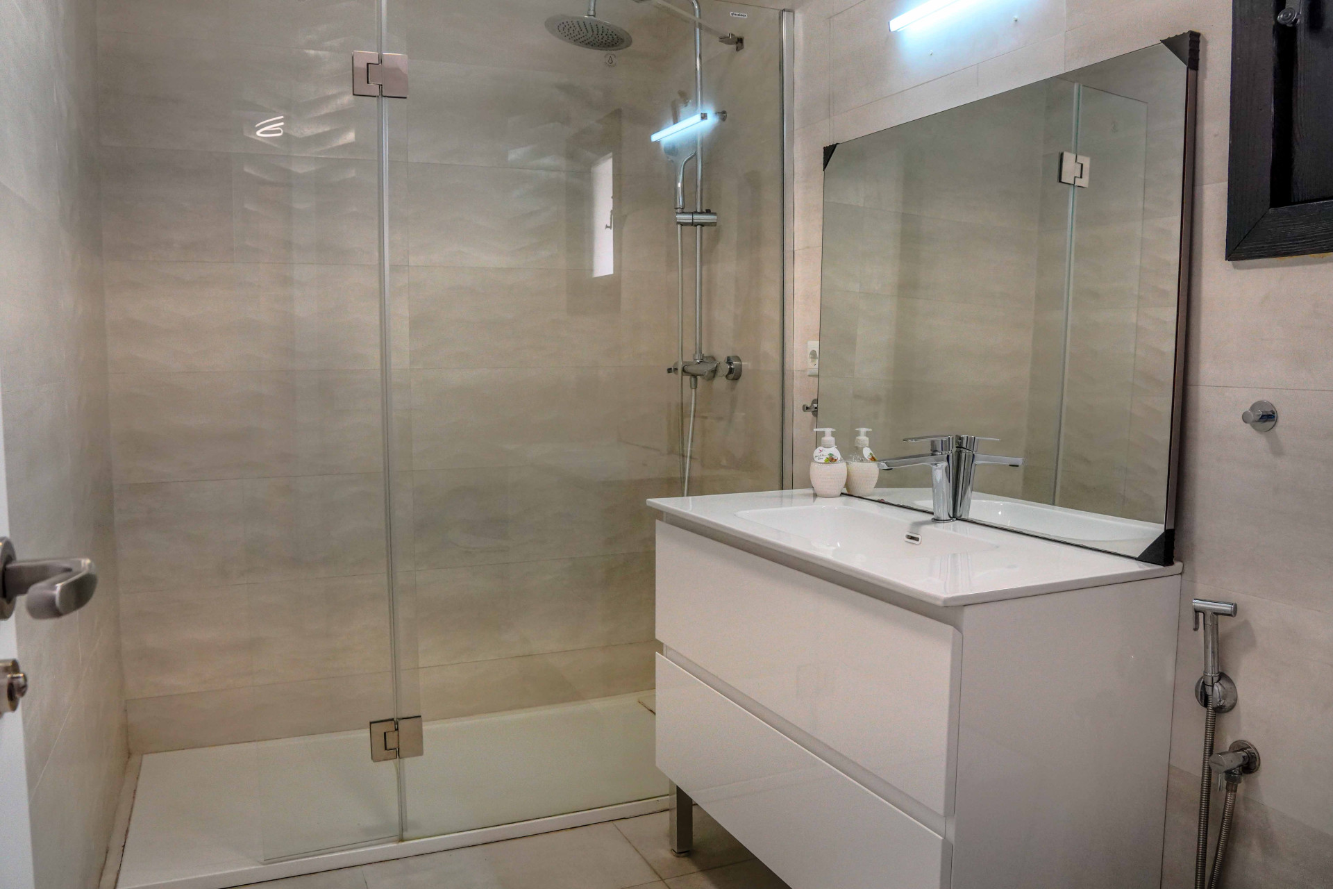 2 Bedroom Apartment in Marbella - Photo 7