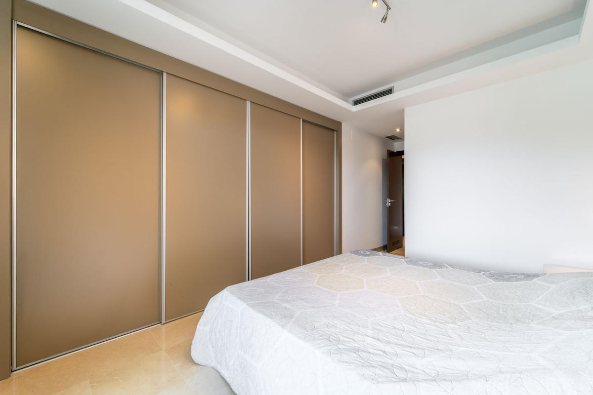 2 Bedroom Apartment in Benahavís - Photo 16