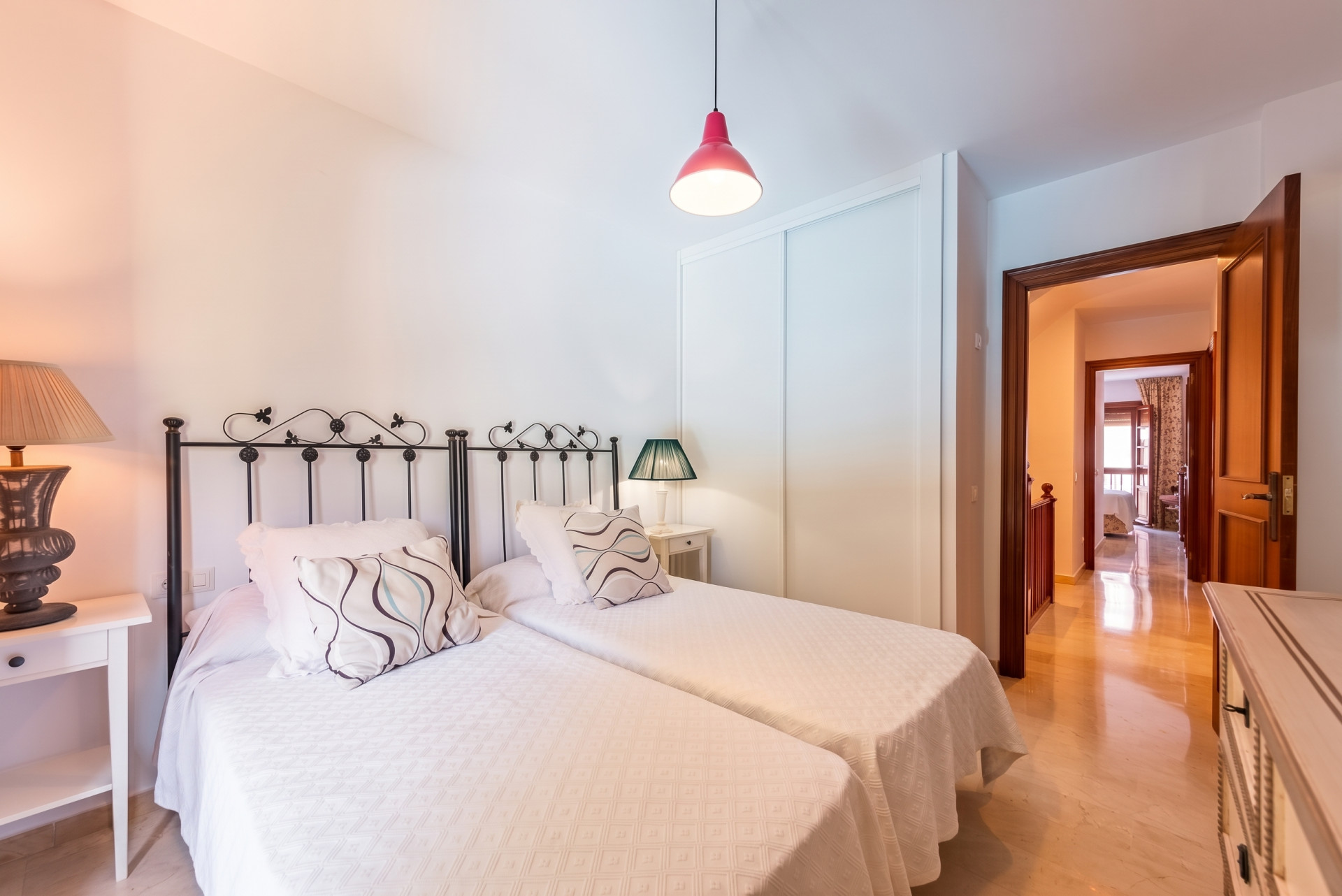3 Bedroom Townhouse in Benahavís - Photo 10