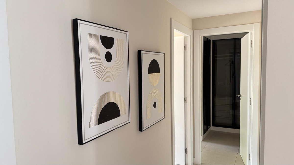 3 Bedroom Apartment in Estepona - Photo 14