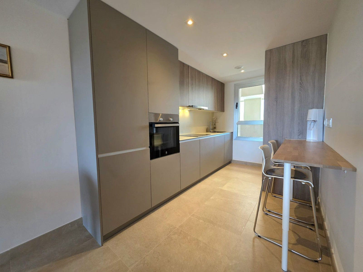 2 Bedroom Apartment in Estepona - Photo 7