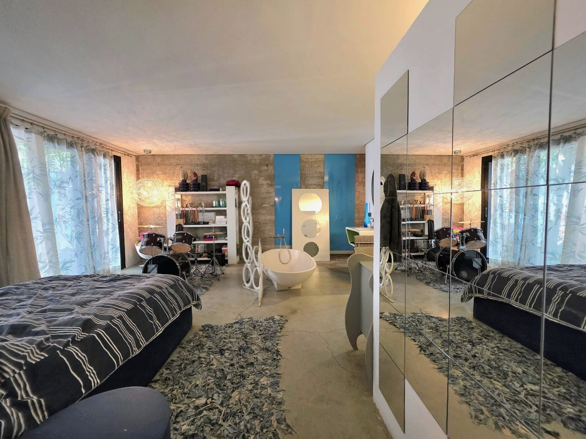 5 Bedroom Villa in Estepona - Photo 34