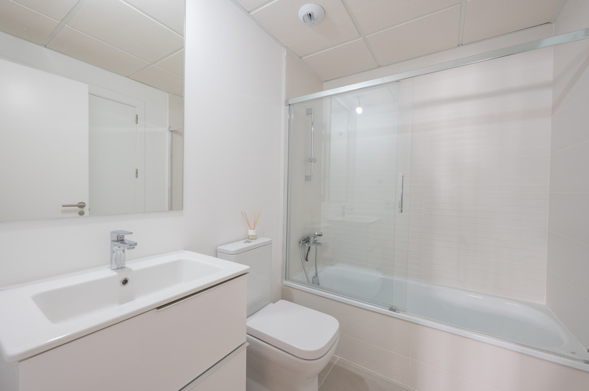 2 Bedroom Apartment in Estepona - Фото 25