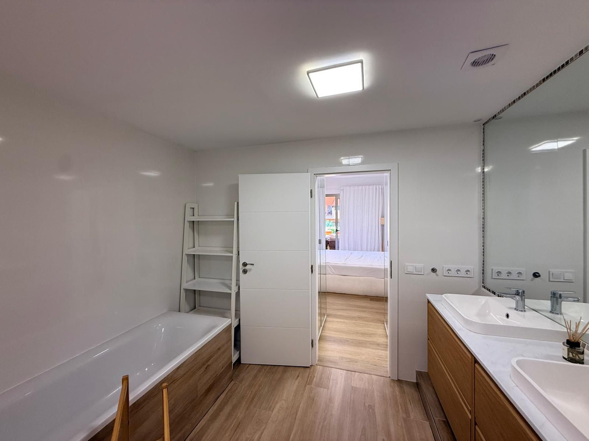 2 Bedroom Apartment in Estepona - Photo 22