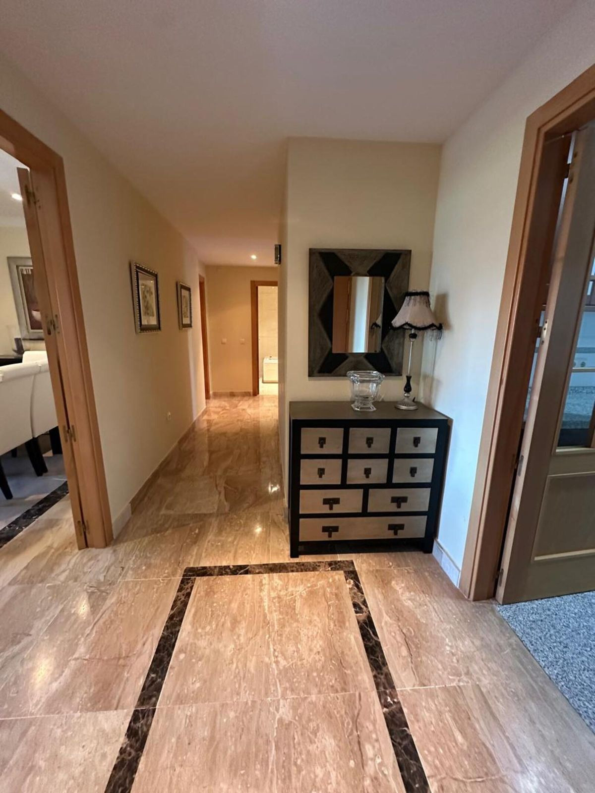 3 Bedroom Apartment in Estepona - Photo 12