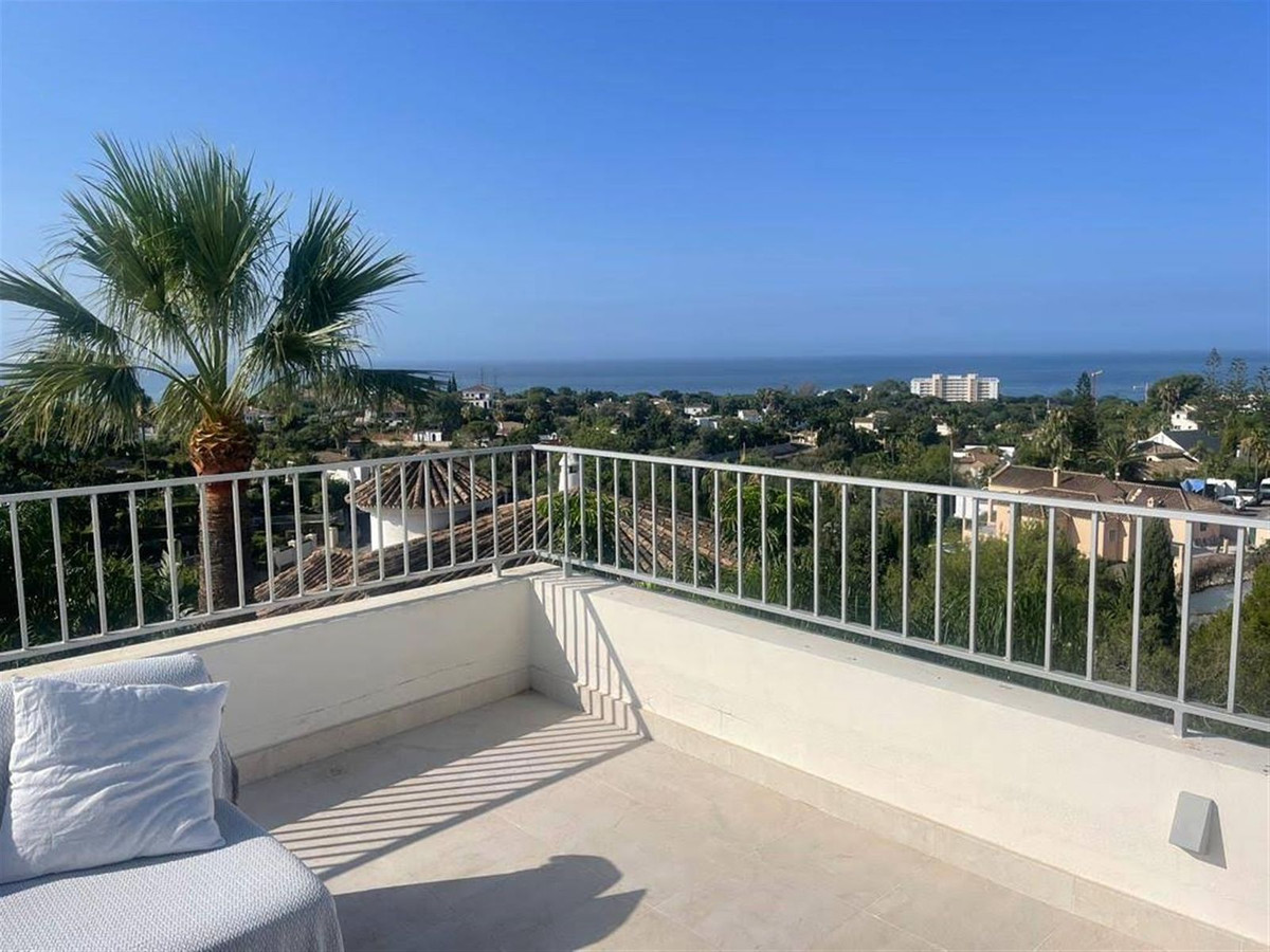 4 Bedroom Villa in Marbella - Photo 42