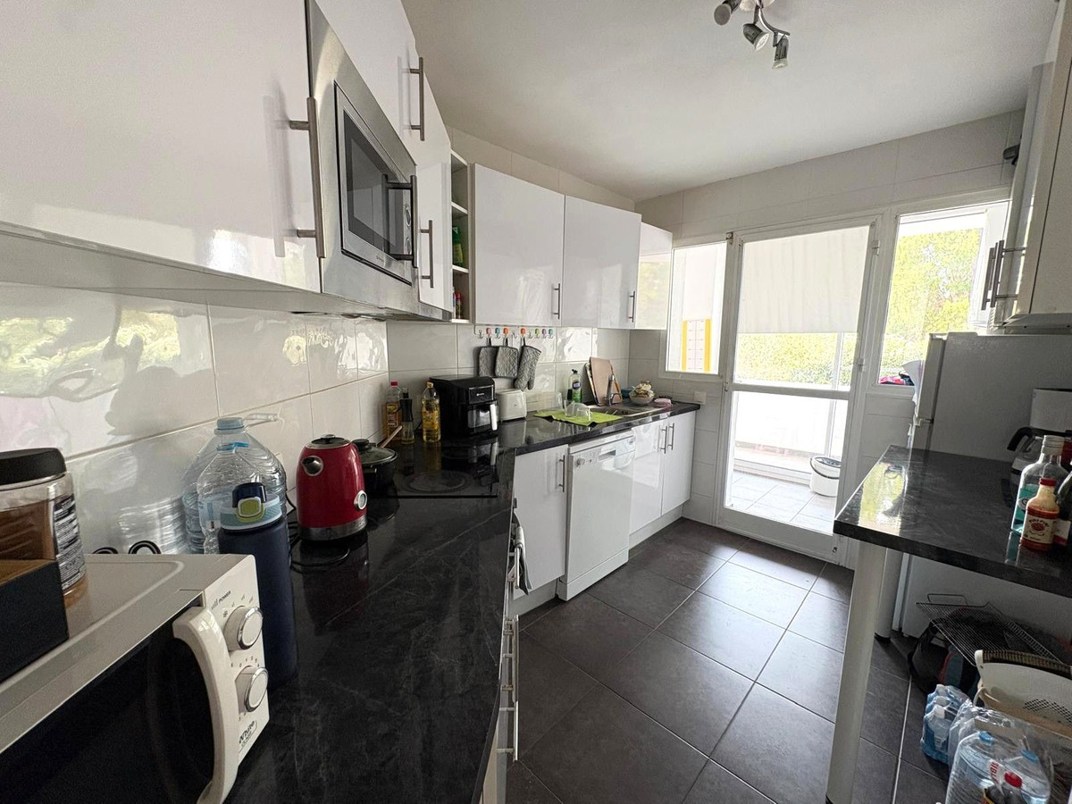 2 Bedroom Apartment in Mijas - Photo 18