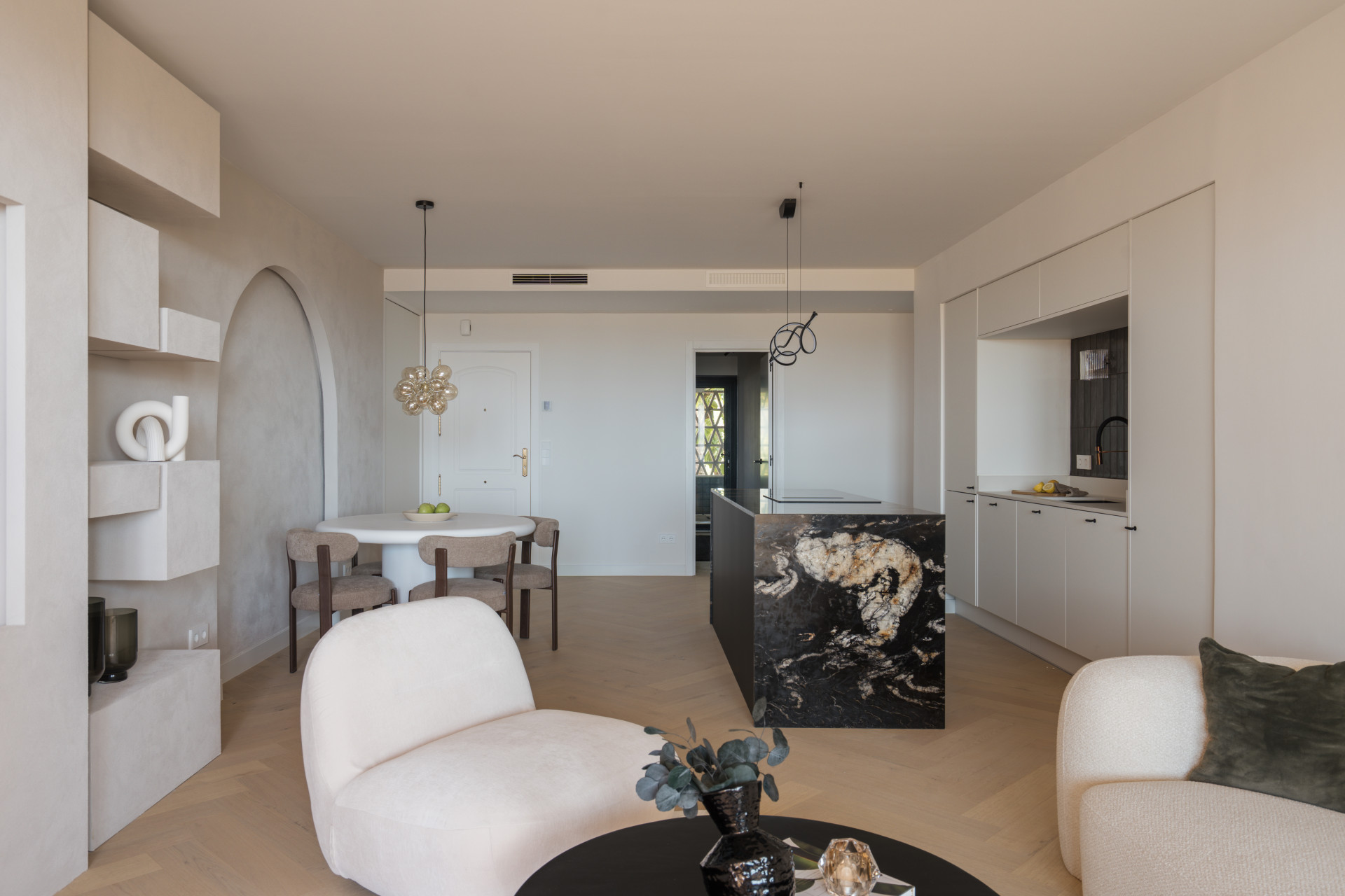2 Bedroom Apartment in Marbella - Photo 3