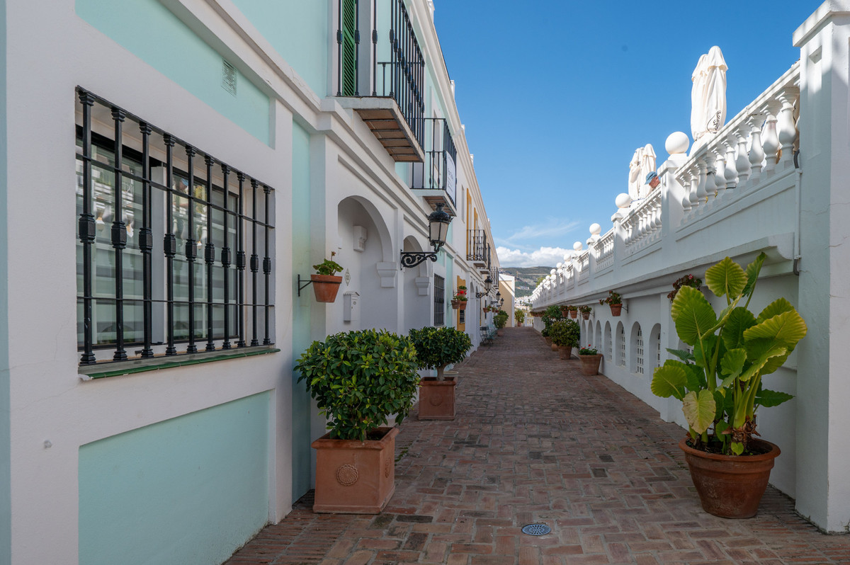 3 Bedroom Townhouse in Marbella - Photo 6