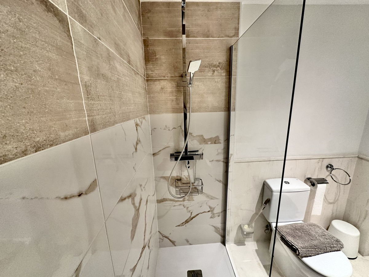 2 Bedroom Apartment in Mijas - Photo 32