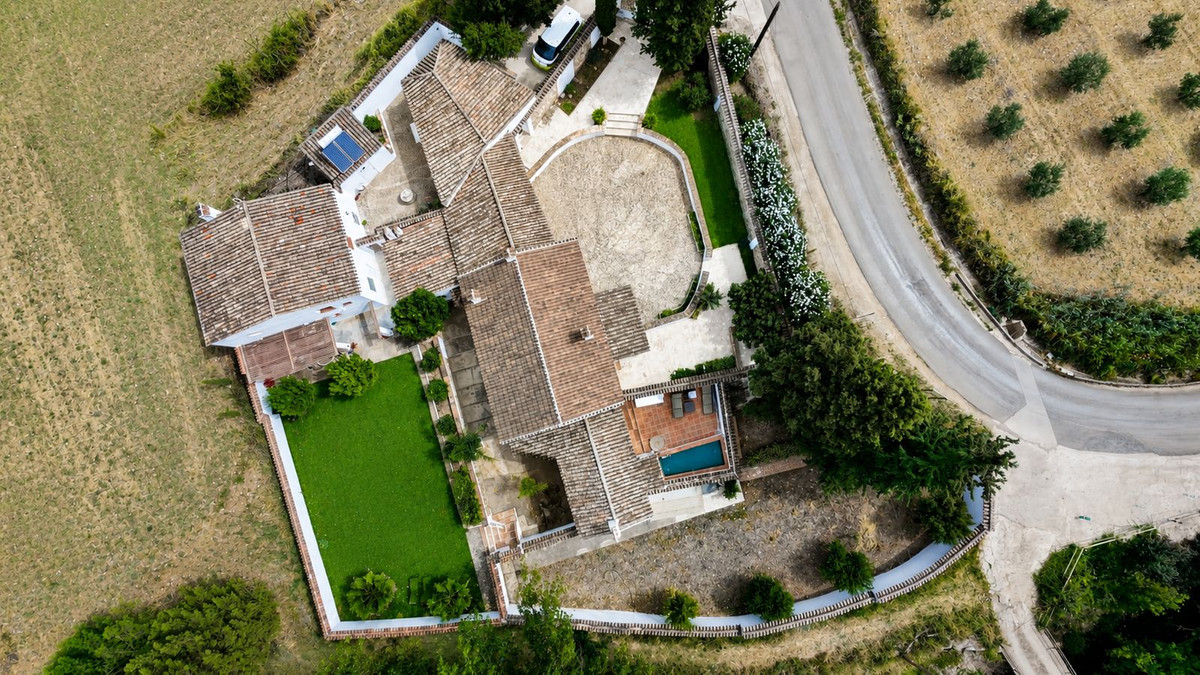 5 Bedroom Country house in Villanueva del Rosario - Photo 10