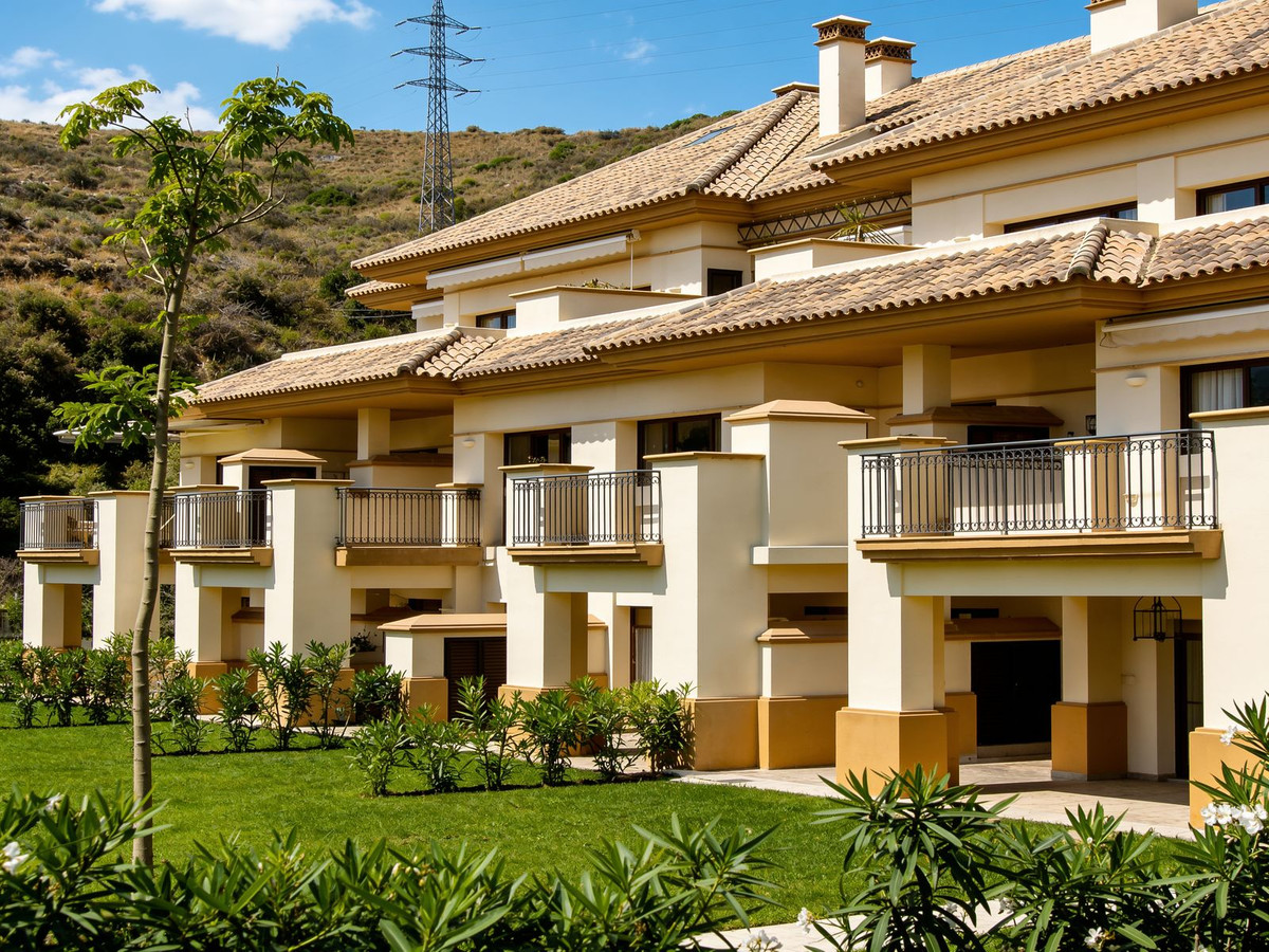 2 Bedroom Apartment in Marbella - Photo 24
