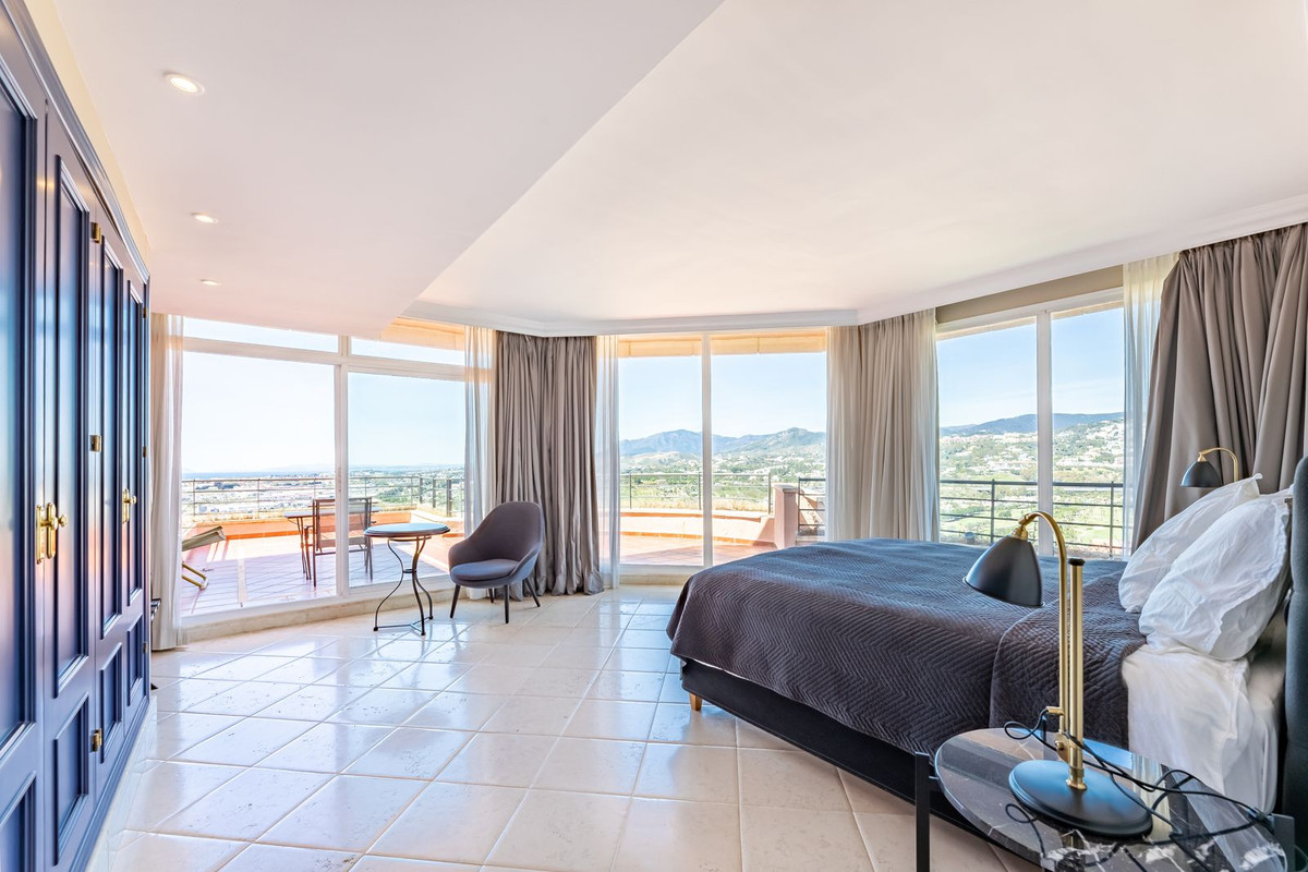 Piso de 5 dormitorios con piscina en Málaga – Foto 18