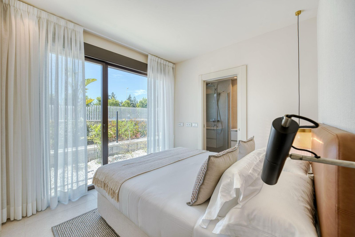 3 Bedroom Apartment in Estepona - Photo 17