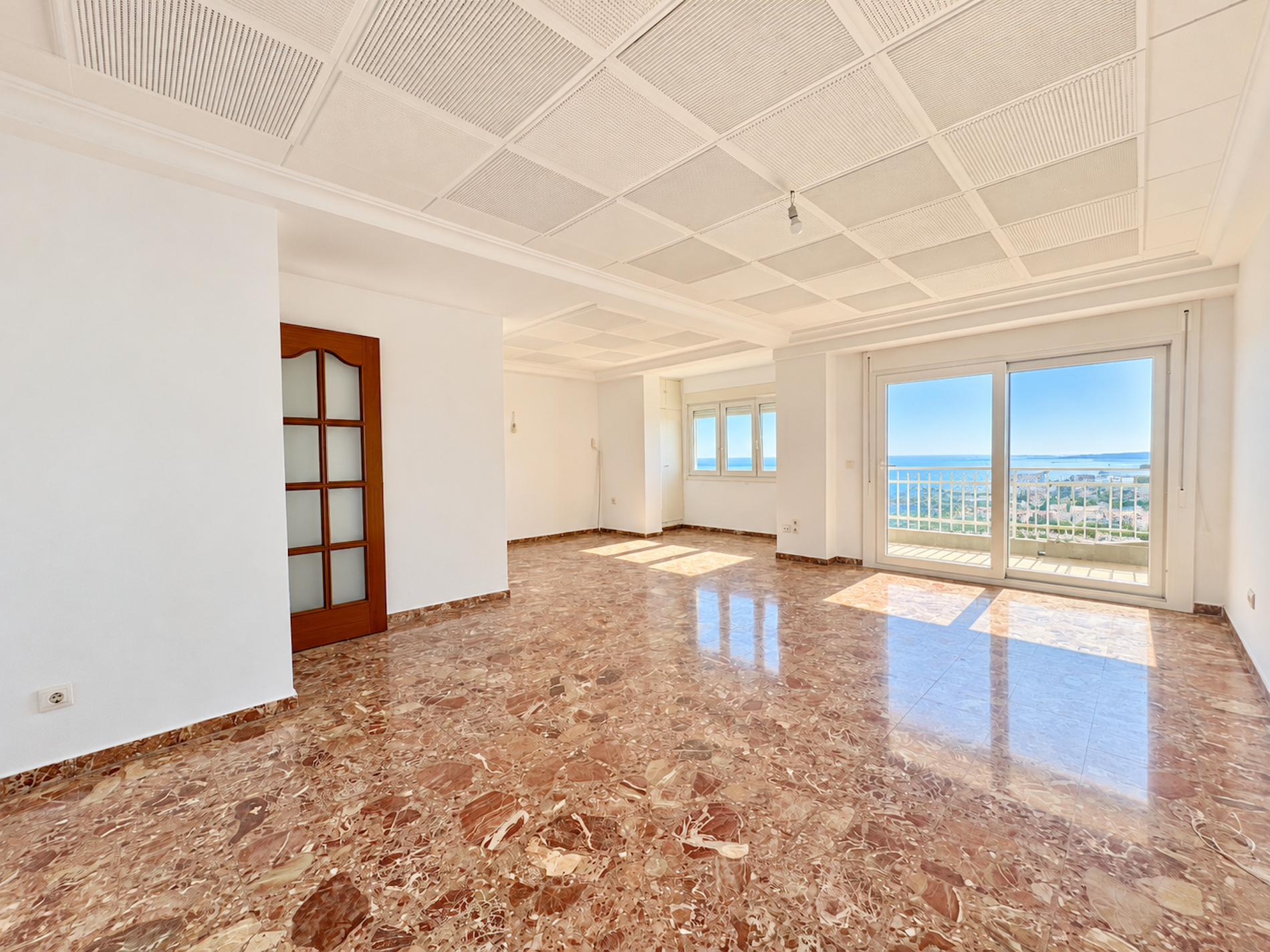 3 Bedroom Apartment in Fuengirola - Photo 2