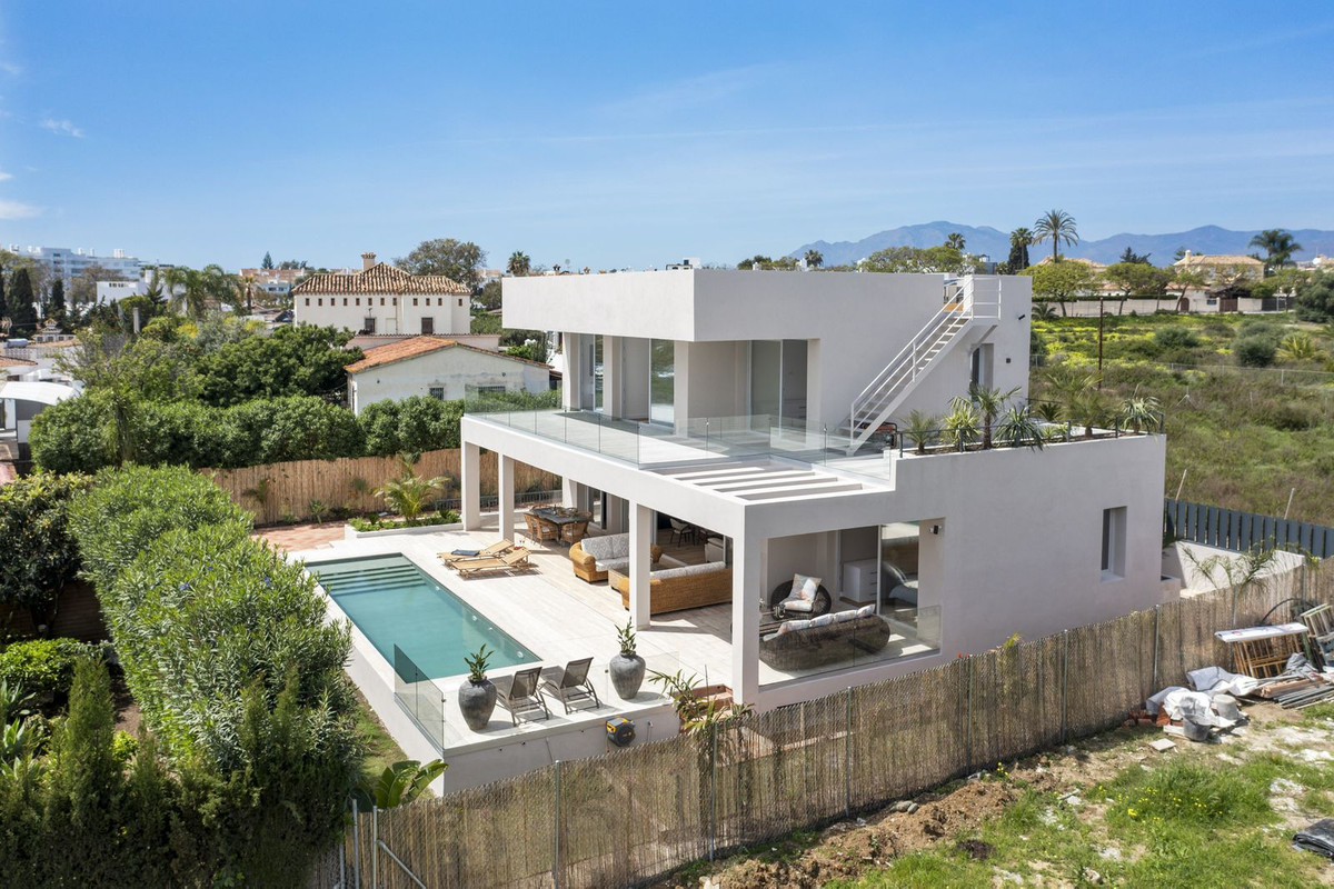 5 Bedroom Villa in San Pedro de Alcántara - Photo 3