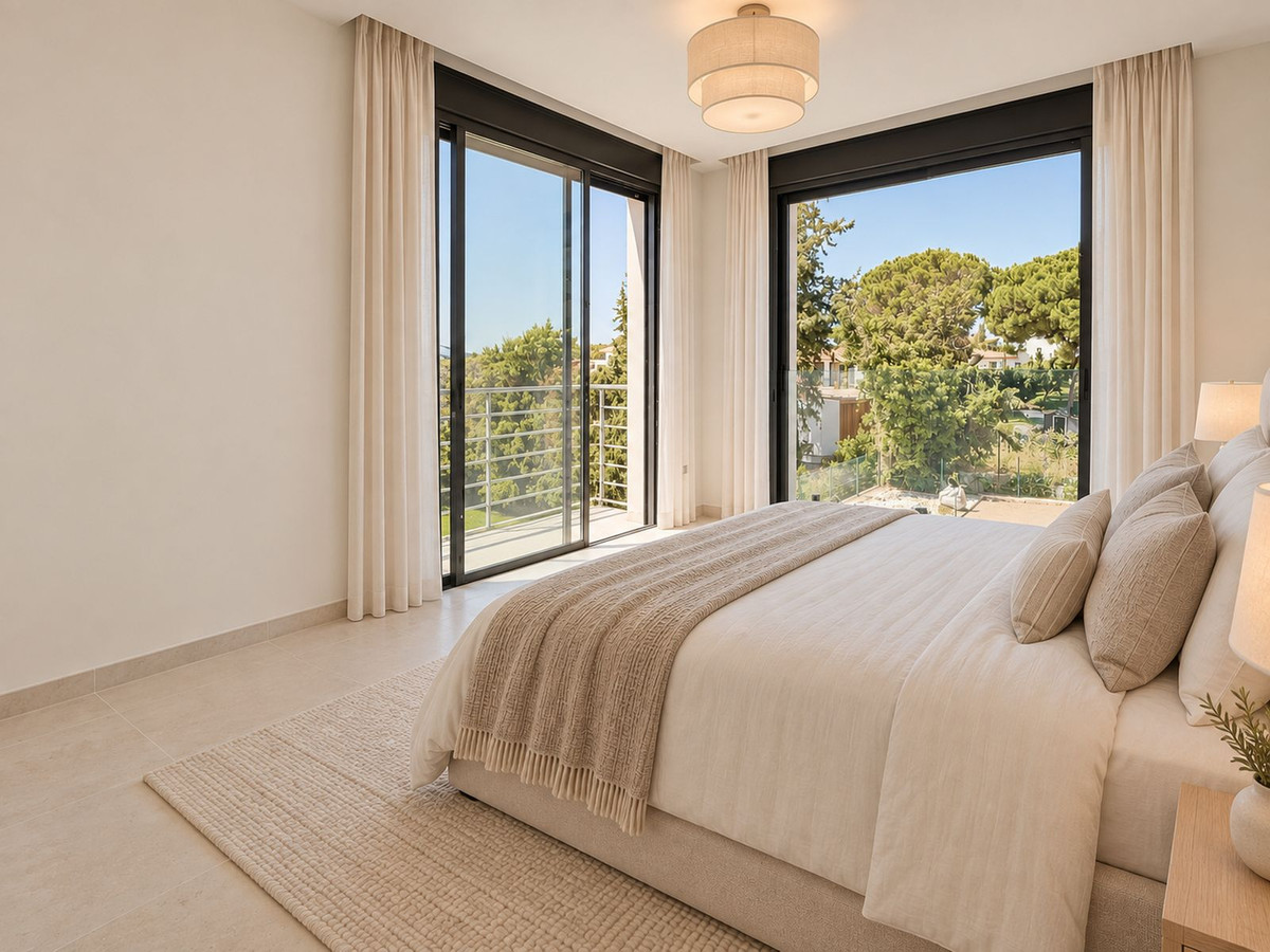 4 Bedroom Villa in Marbella - Photo 12