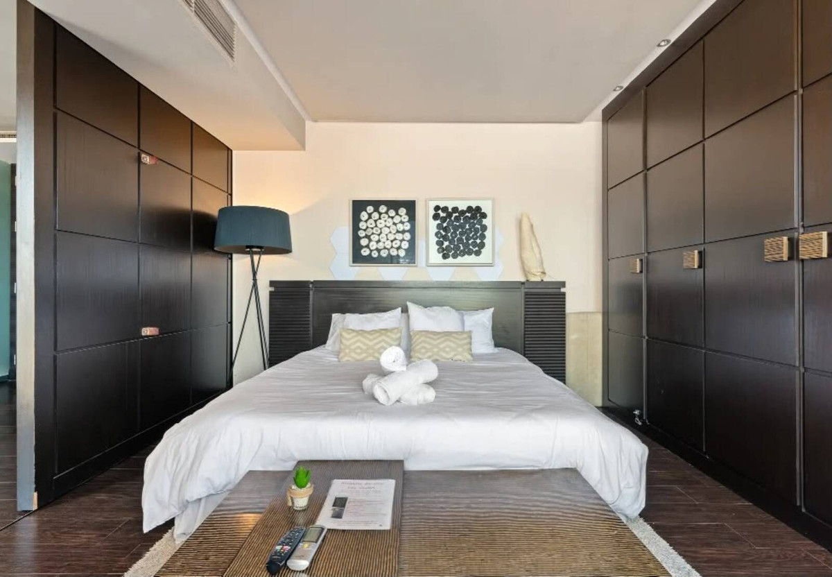 1 Bedroom Apartment in Marbella - Photo 6