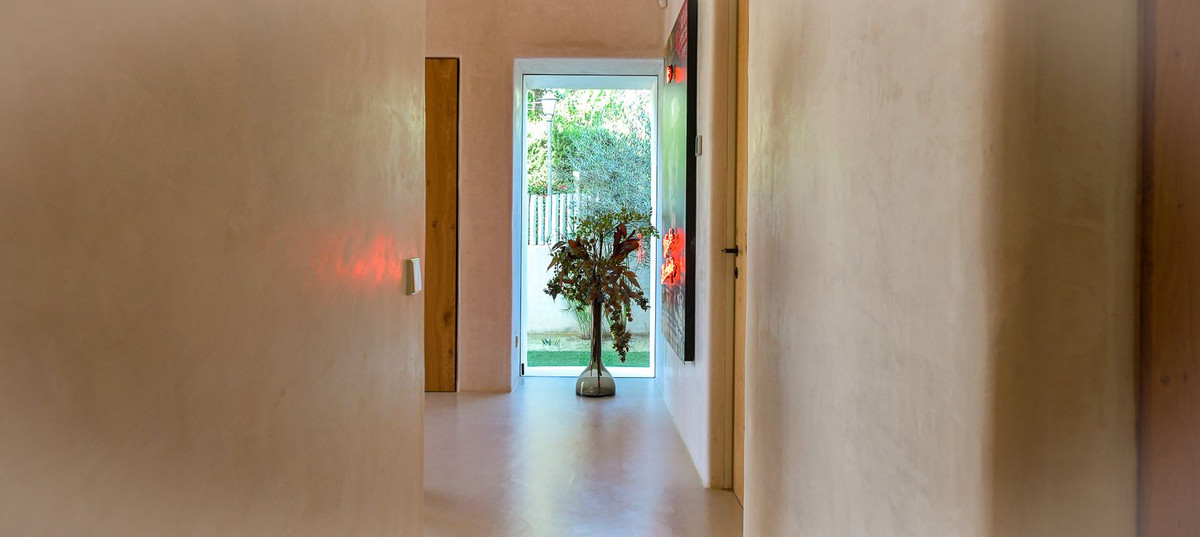 4 Bedroom Villa in Marbella - Photo 16