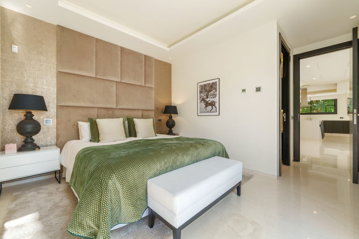 6 Bedroom Villa in Marbella - Photo 6