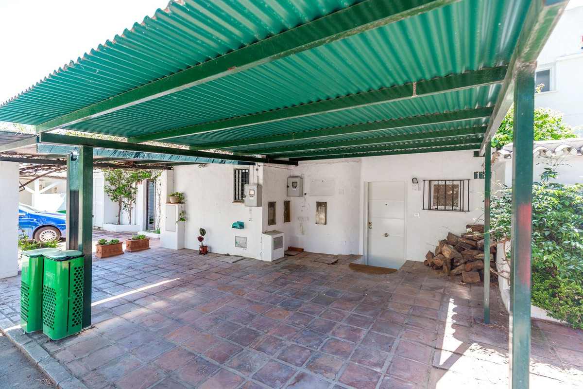 2 Bedroom Townhouse in Marbella - Photo 14