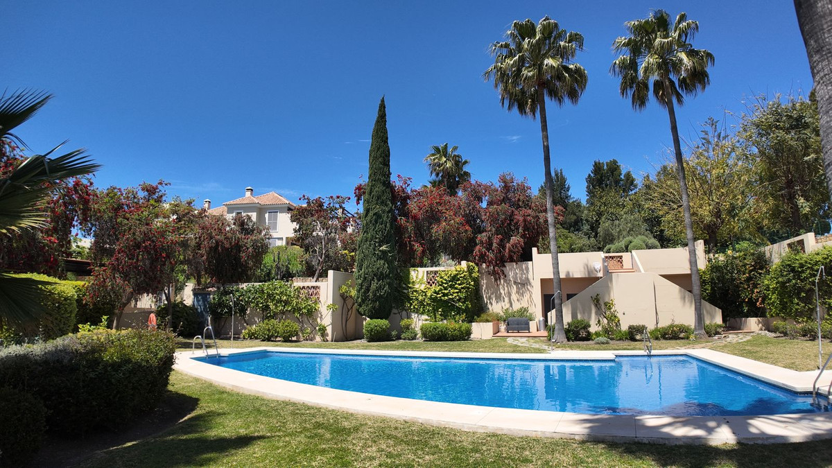 4 Bedroom Townhouse in Benahavís - Photo 63
