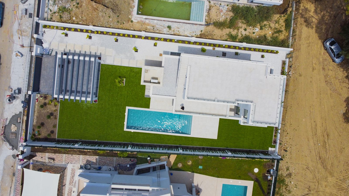 6 Bedroom Villa in Marbella - Photo 25