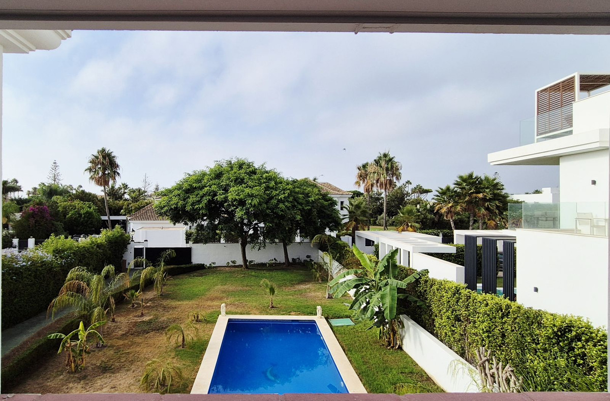 4 Bedroom Villa in San Pedro de Alcántara - Photo 48