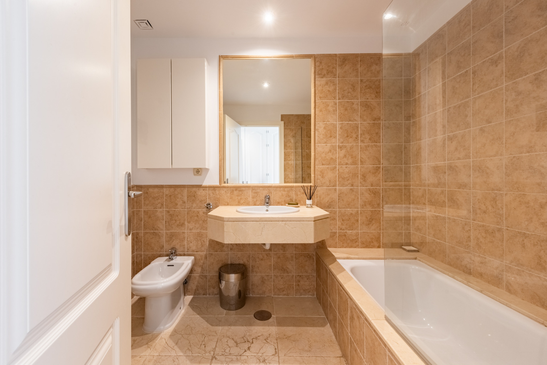 3 Bedroom Penthouse in Estepona - Photo 17