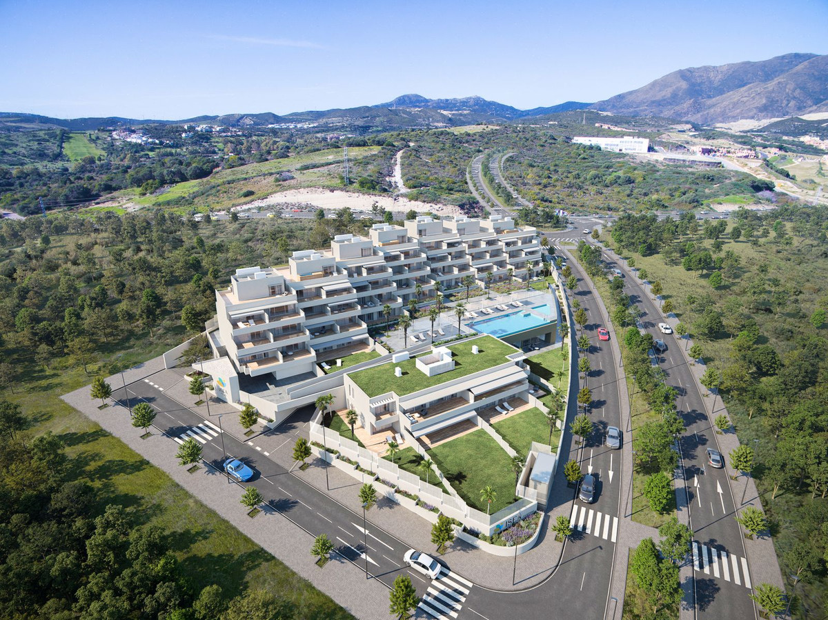 2 Bedroom Apartment in Estepona - Photo 8