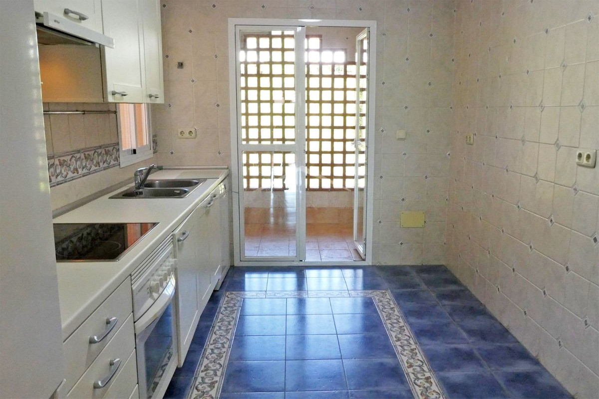 2 Bedroom Penthouse in San Pedro de Alcántara - Photo 6